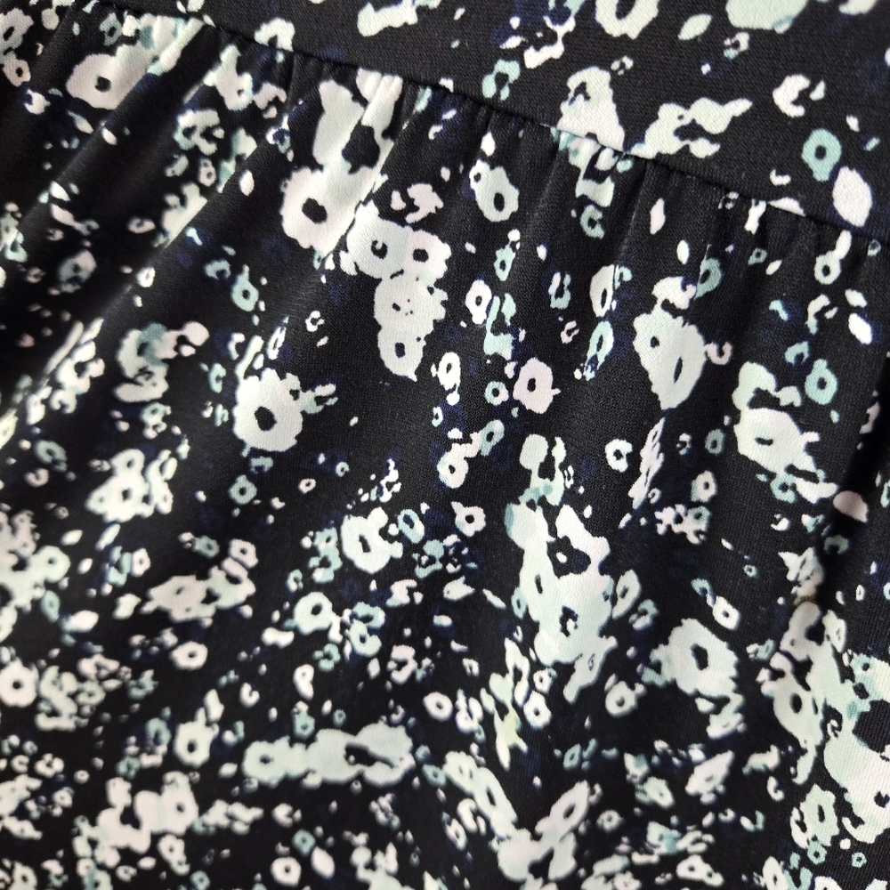 Lane Bryant Black White Blue Floral Faux Wrap Peplum Blouse Top Plus Size 14/16 - Picture 8 of 12